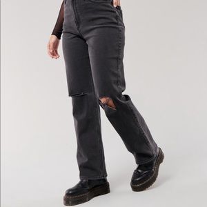 Hollister Curvy Ultra High-Rise Ripped Dad Jean